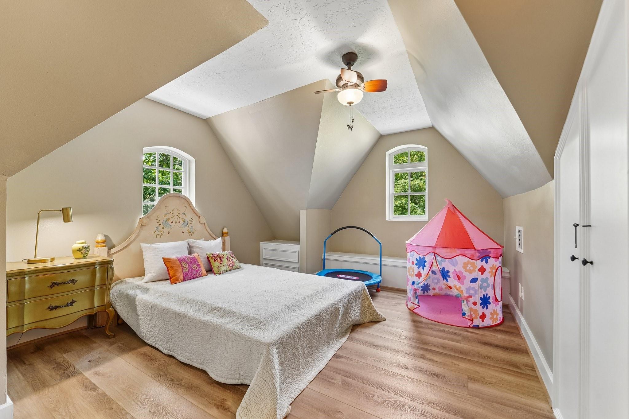 1693 Mohawk Drive
