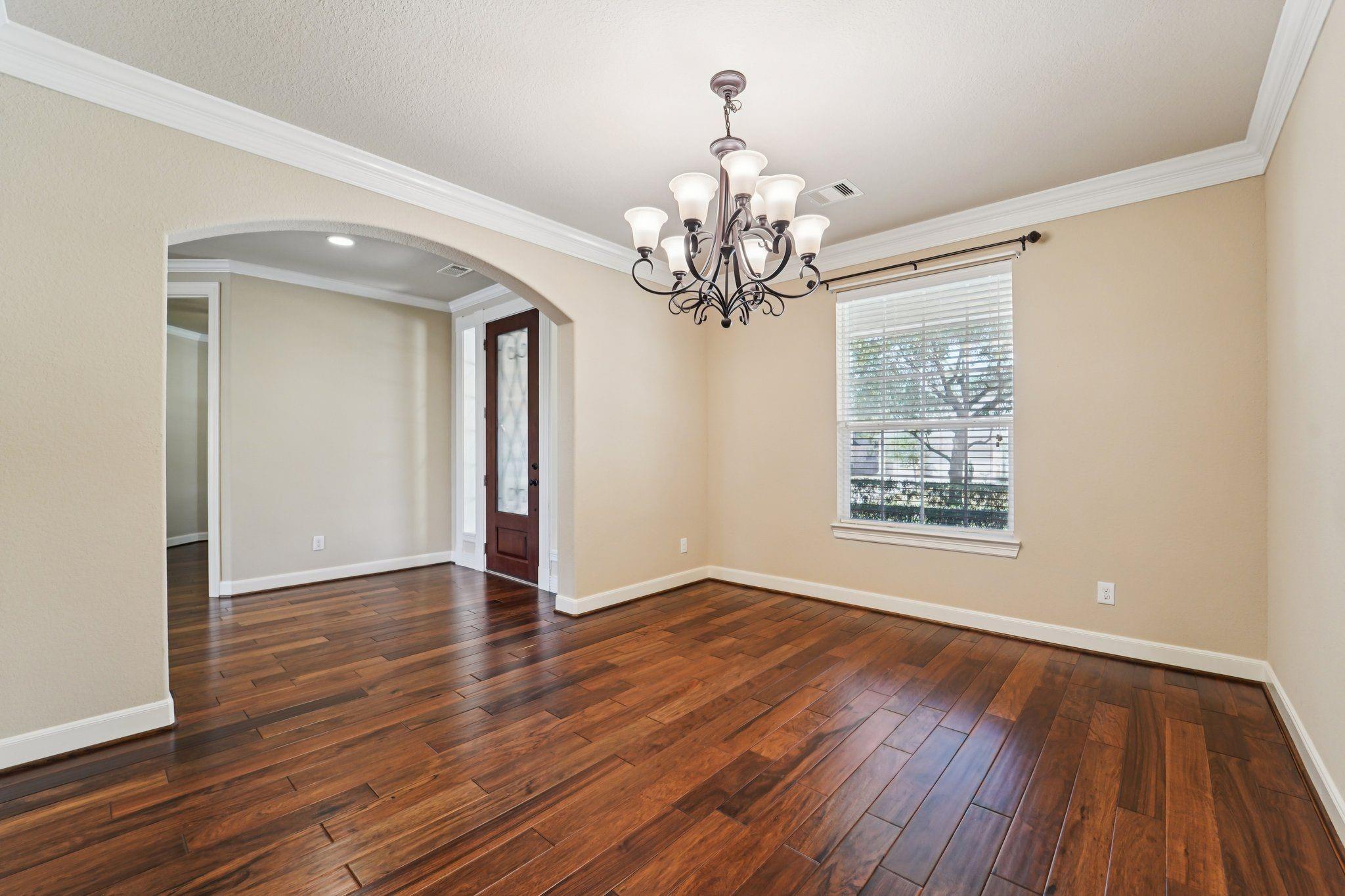 2441 W Bramlet Drive