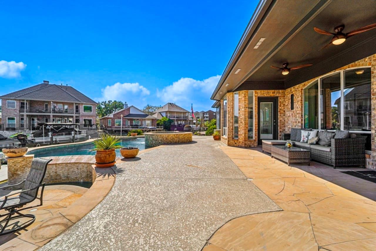 2057 S Shore Boulevard, Montgomery