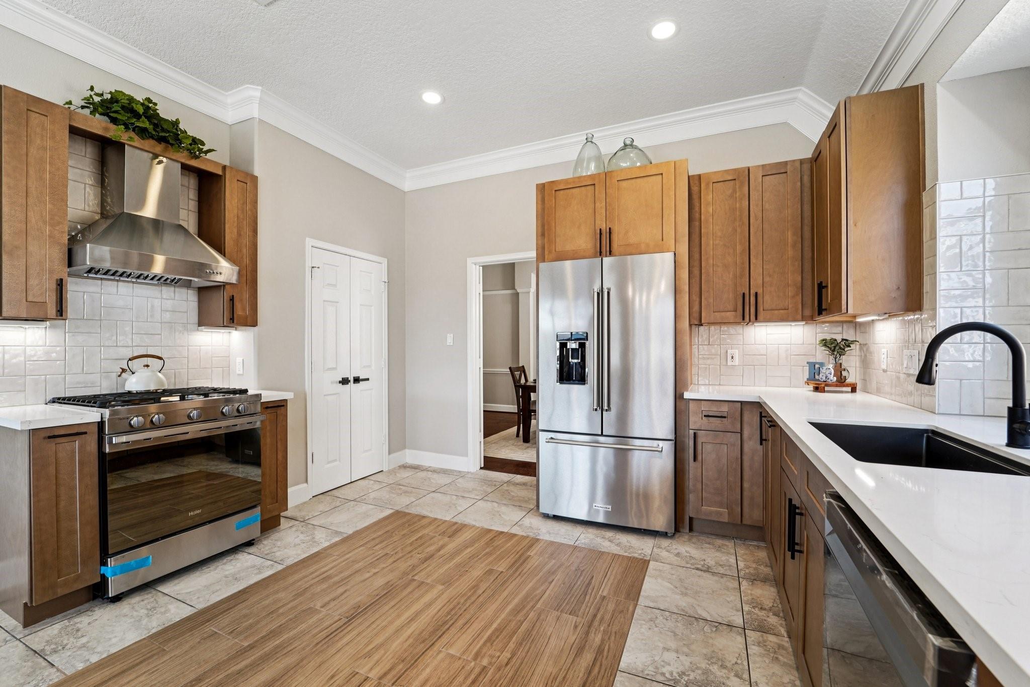 2057 S Shore Boulevard, Montgomery