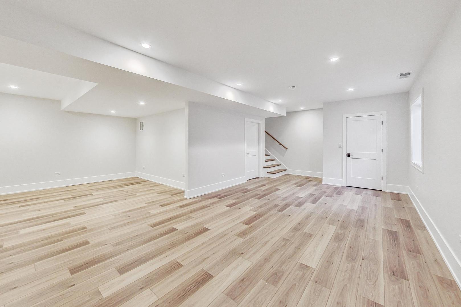 828 E Franklin Avenue