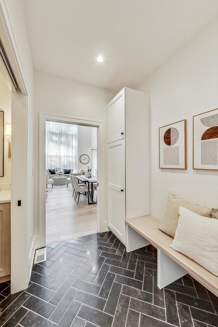 828 E Franklin Avenue