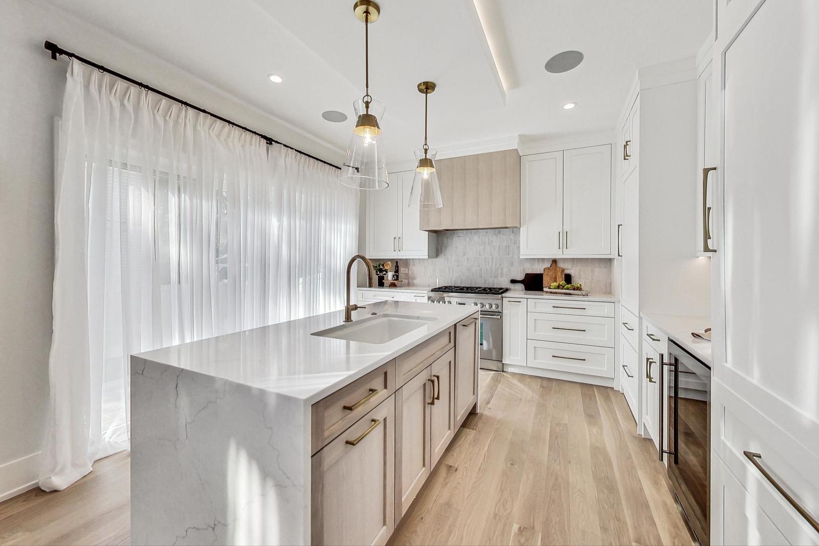 828 E Franklin Avenue