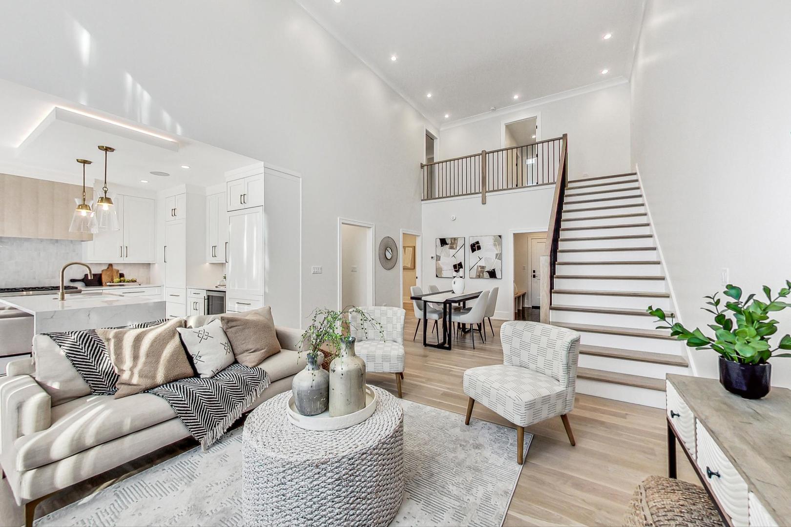 828 E Franklin Avenue