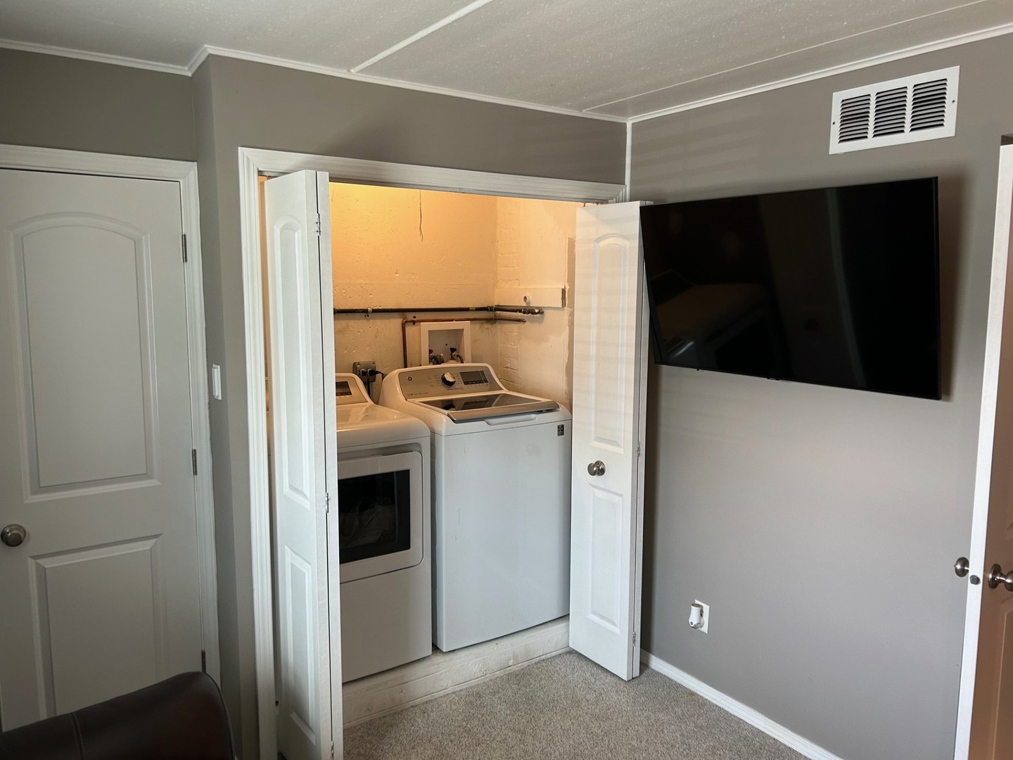1115 Royal Saint George Drive Unit: 104