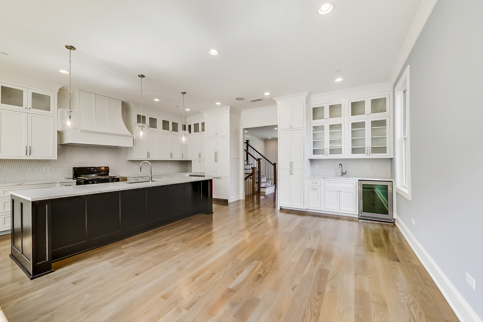 936 E Chicago Avenue