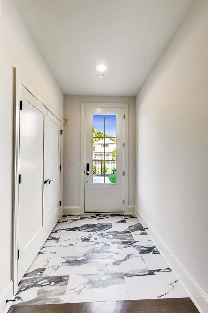 936 E Chicago Avenue