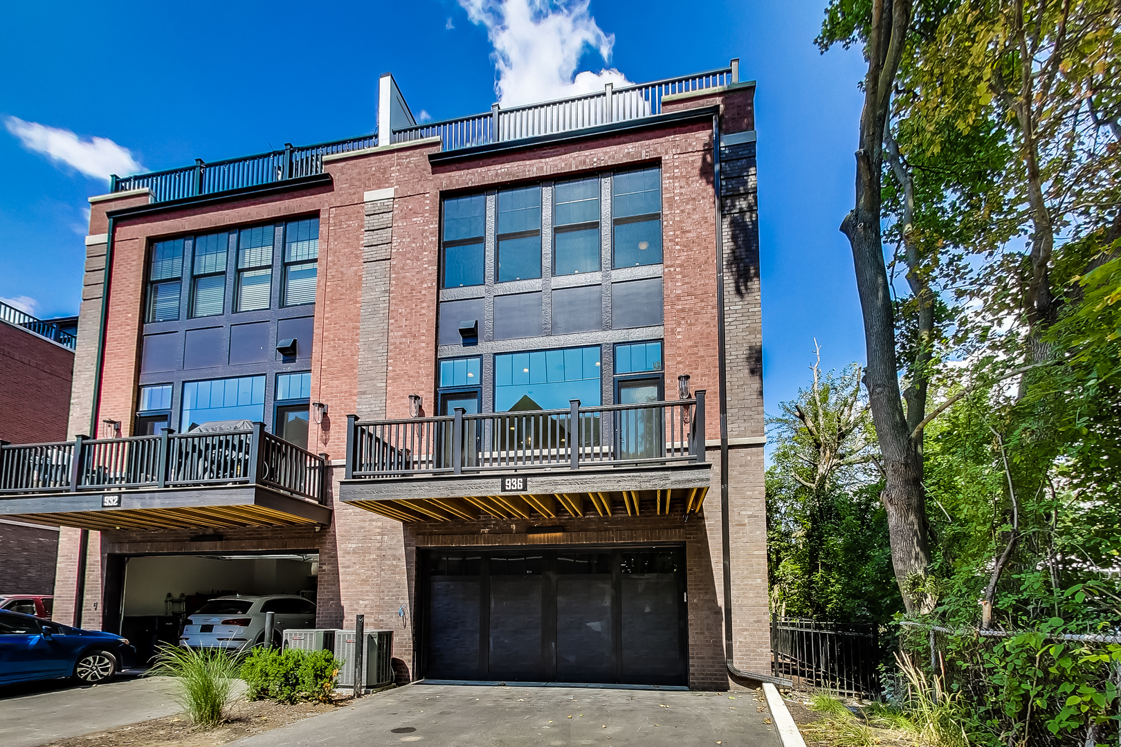 936 E Chicago Avenue