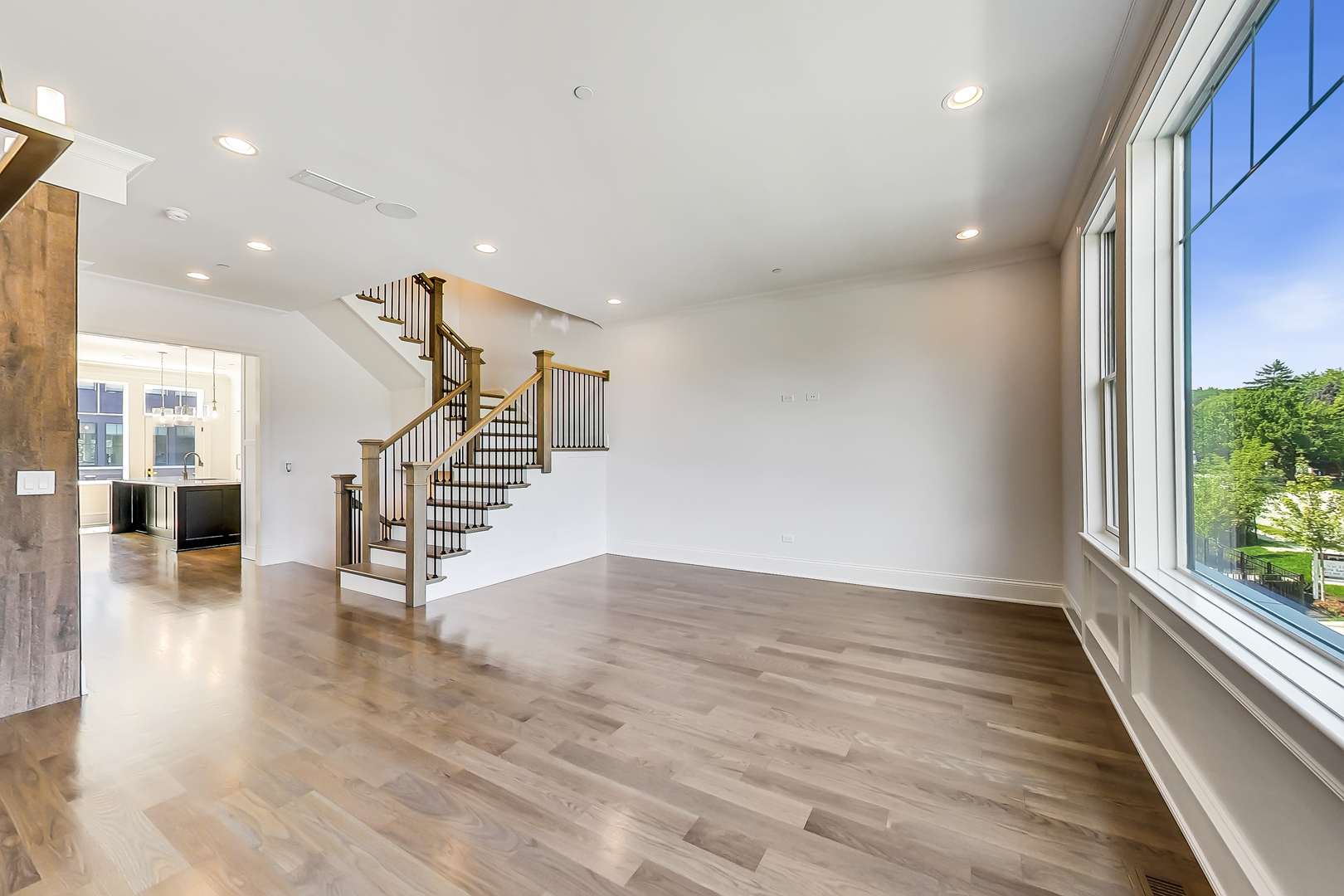 936 E Chicago Avenue