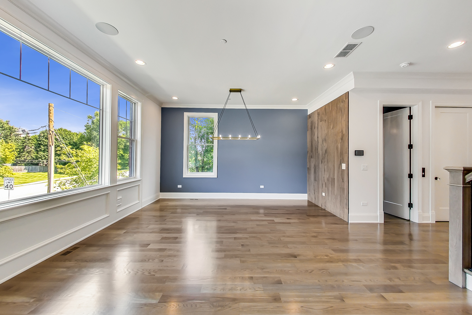 936 E Chicago Avenue