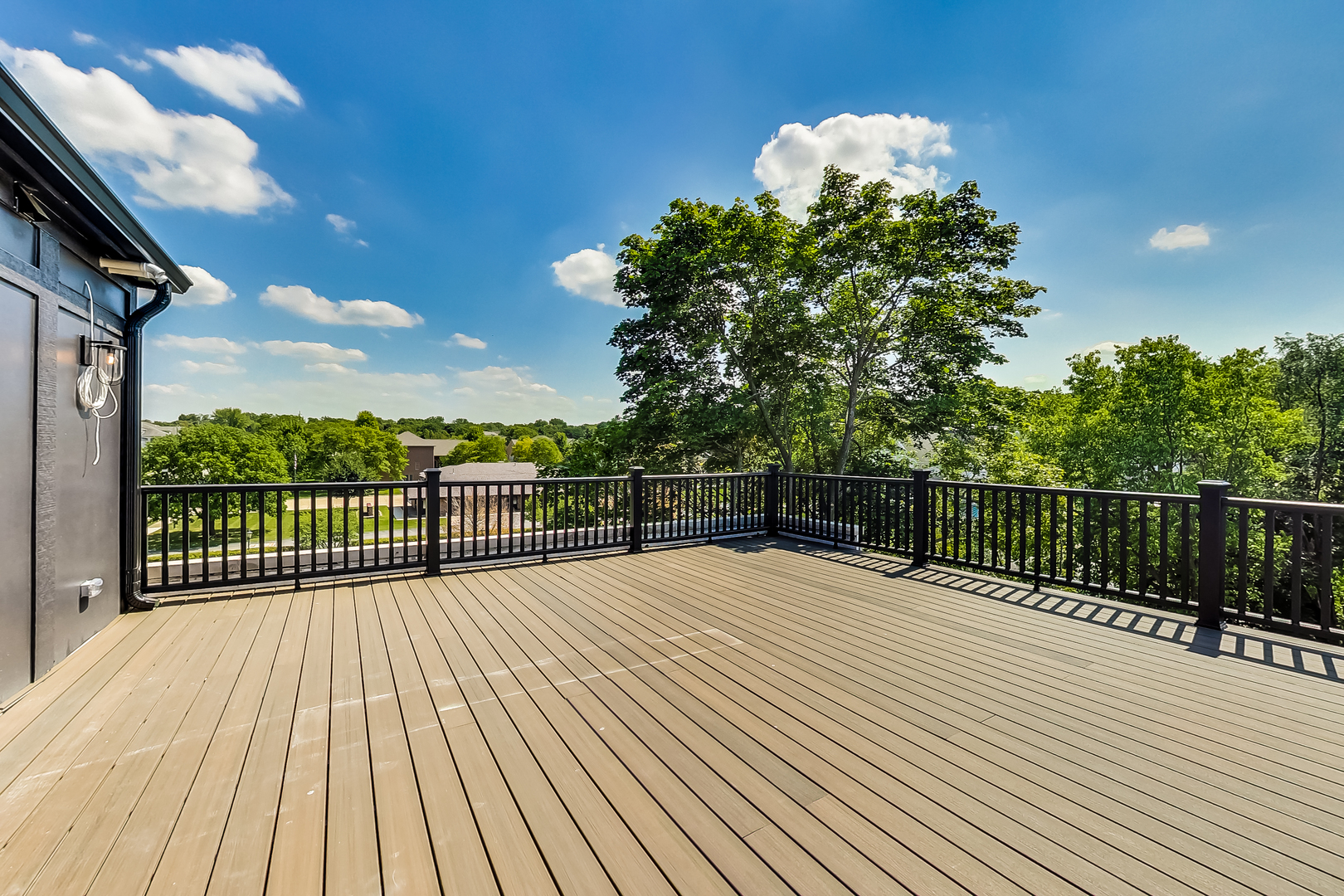 936 E Chicago Avenue