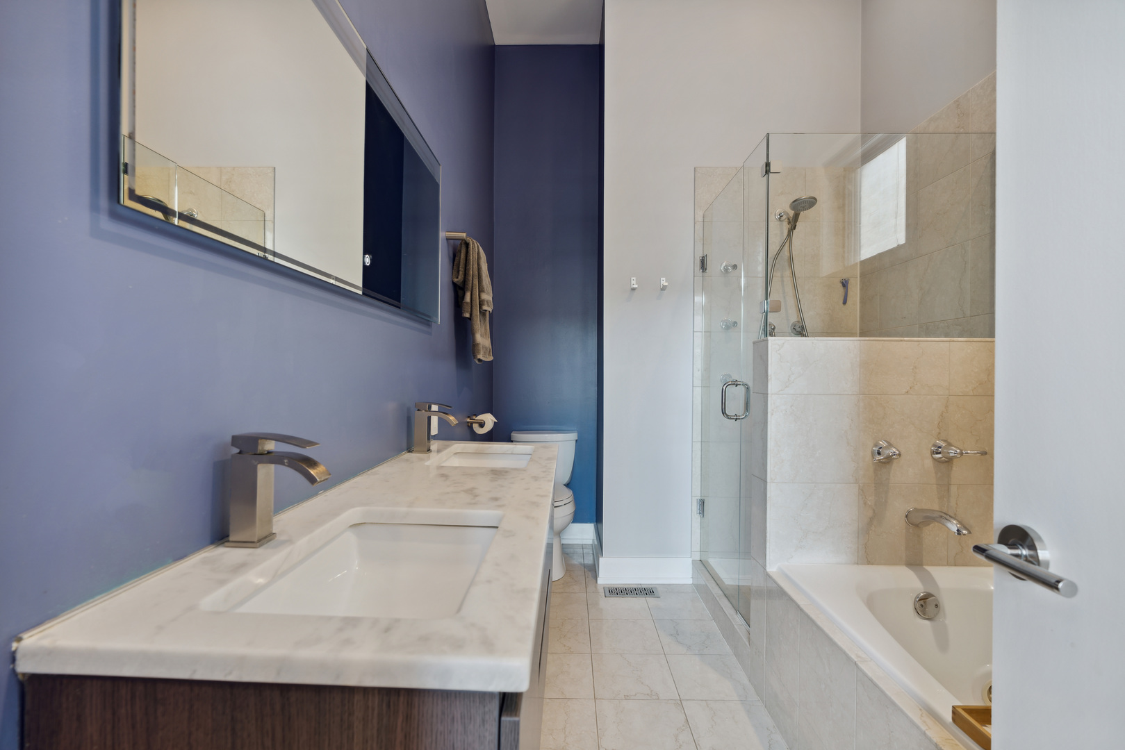 864 N PAULINA Street Unit: 3