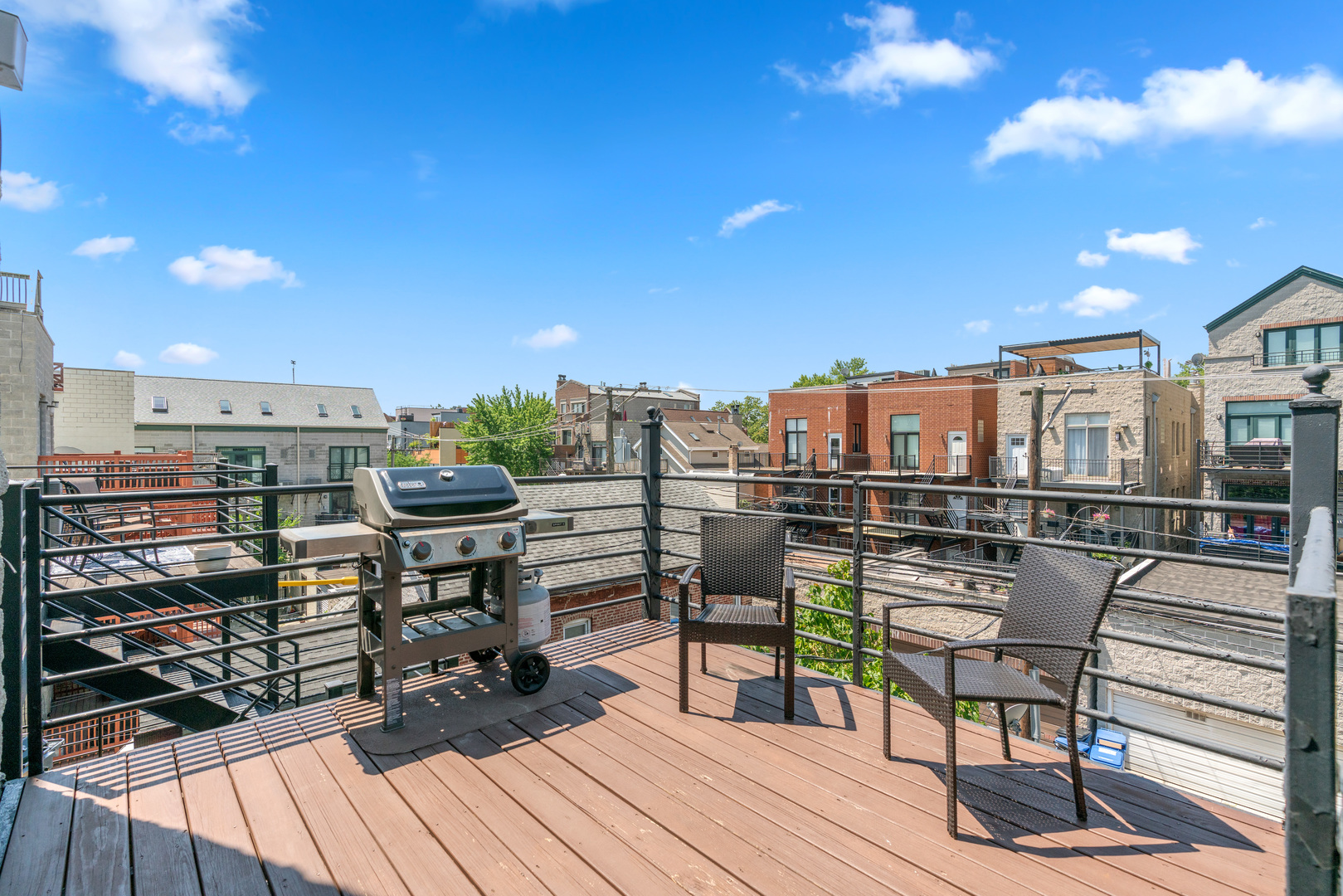 864 N PAULINA Street Unit: 3