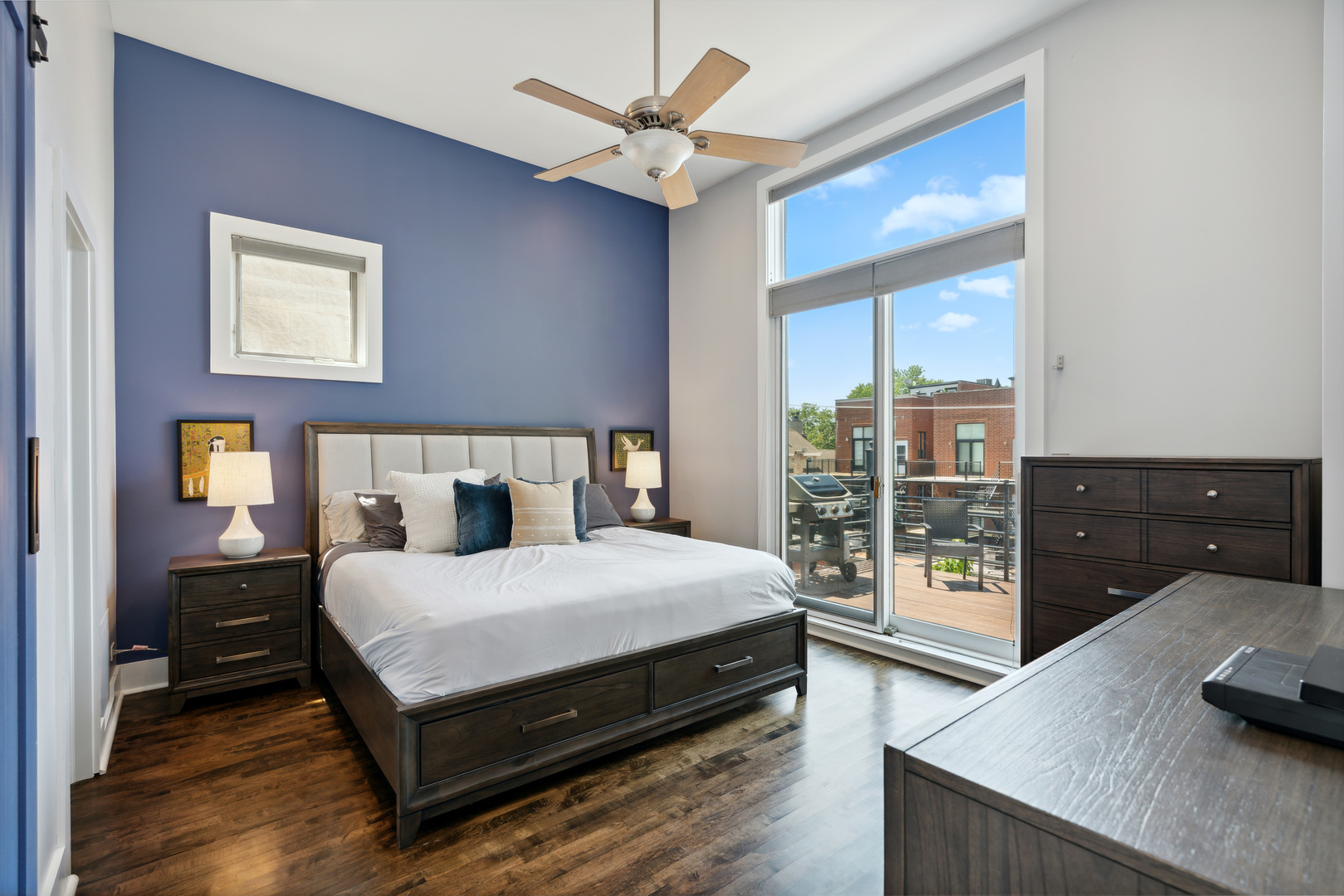 864 N PAULINA Street Unit: 3