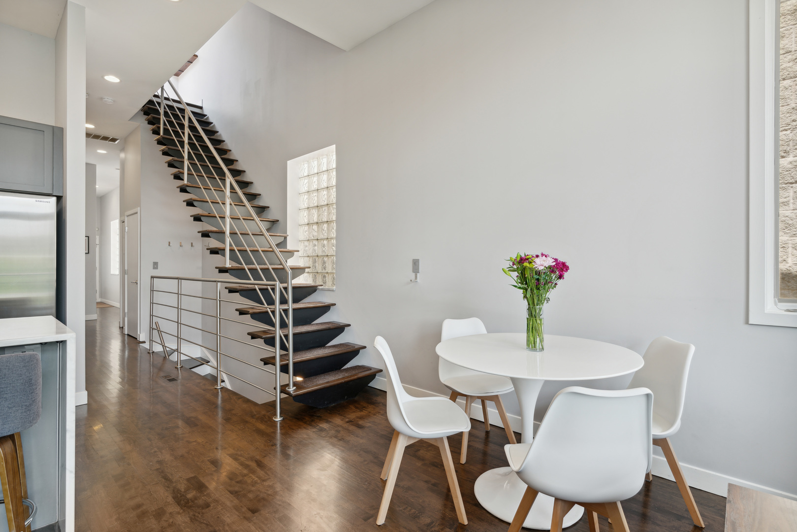 864 N PAULINA Street Unit: 3