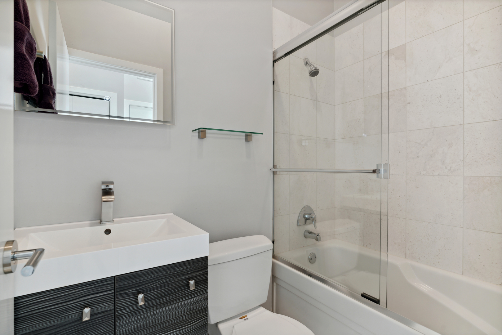 864 N PAULINA Street Unit: 3