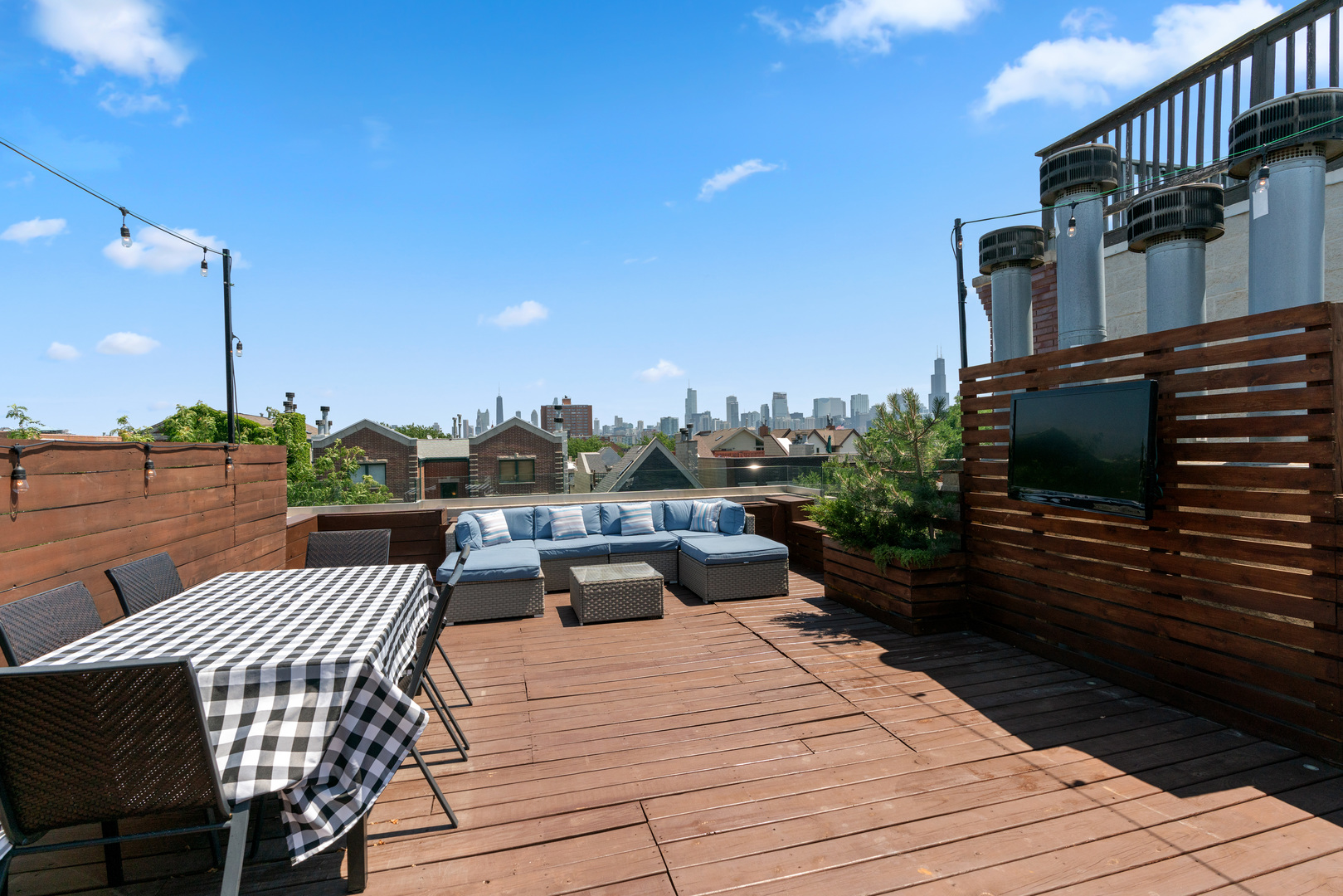 864 N PAULINA Street Unit: 3