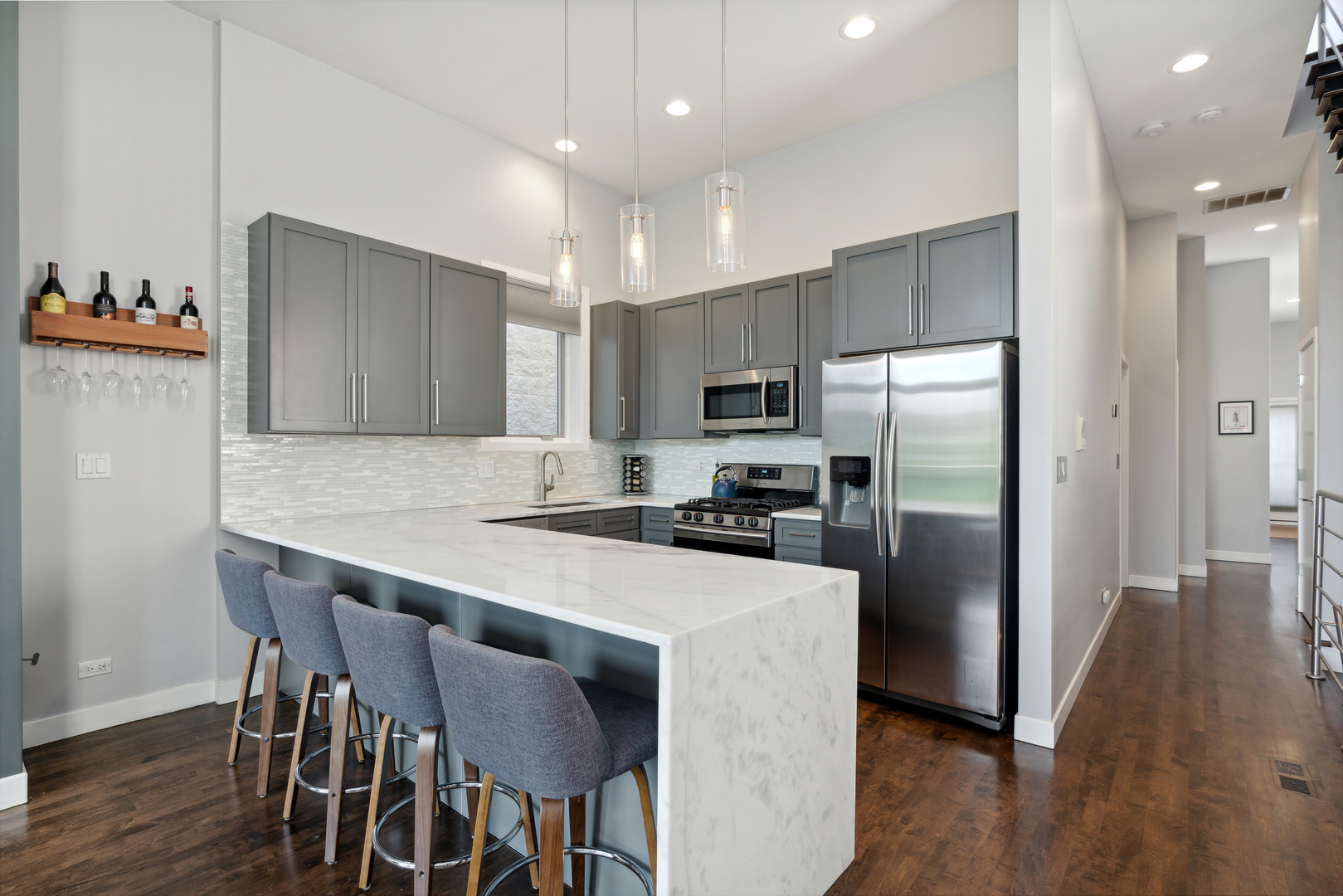 864 N PAULINA Street Unit: 3