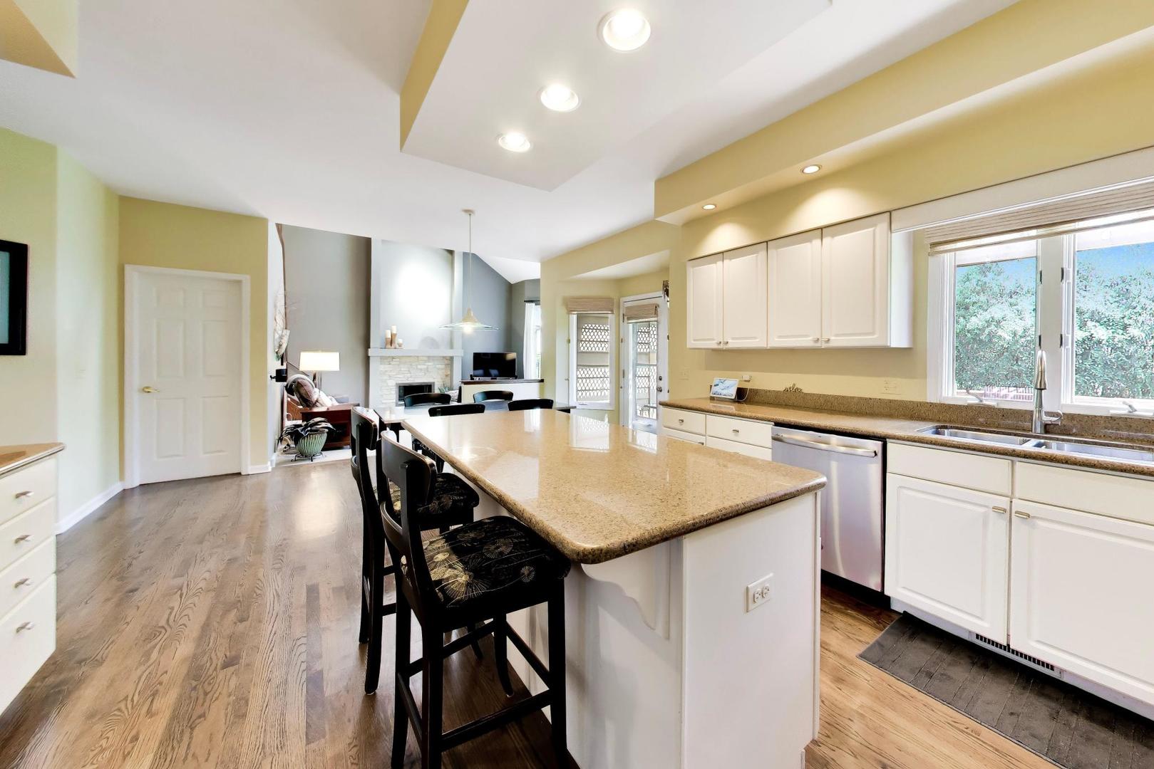 712 De Lasalle Court