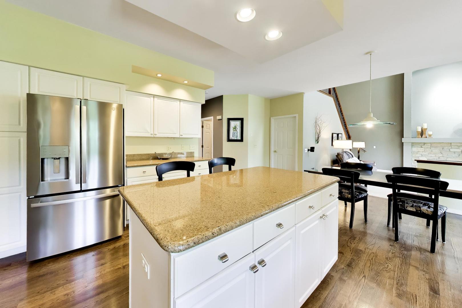 712 De Lasalle Court
