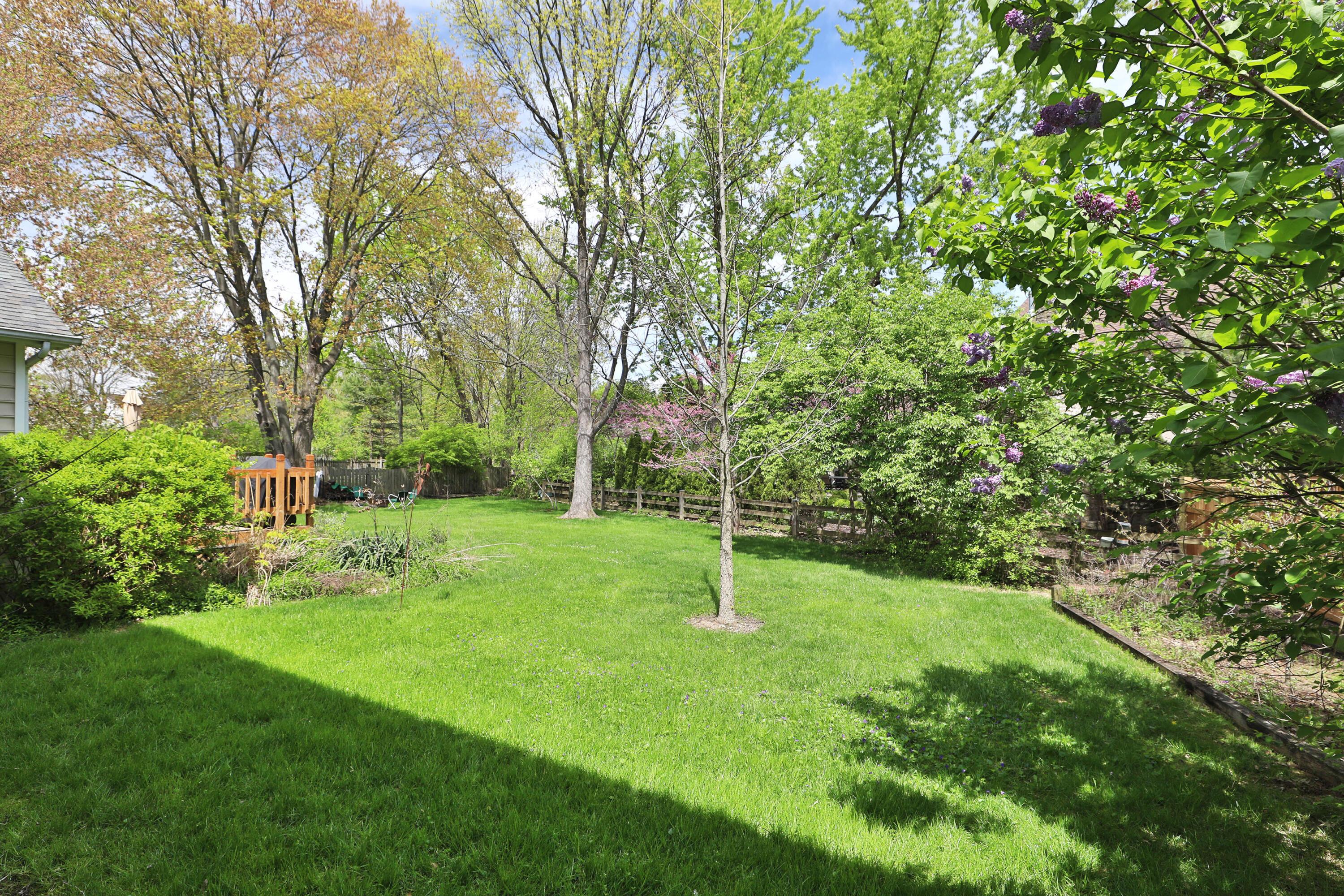 1121 Circle On The Green