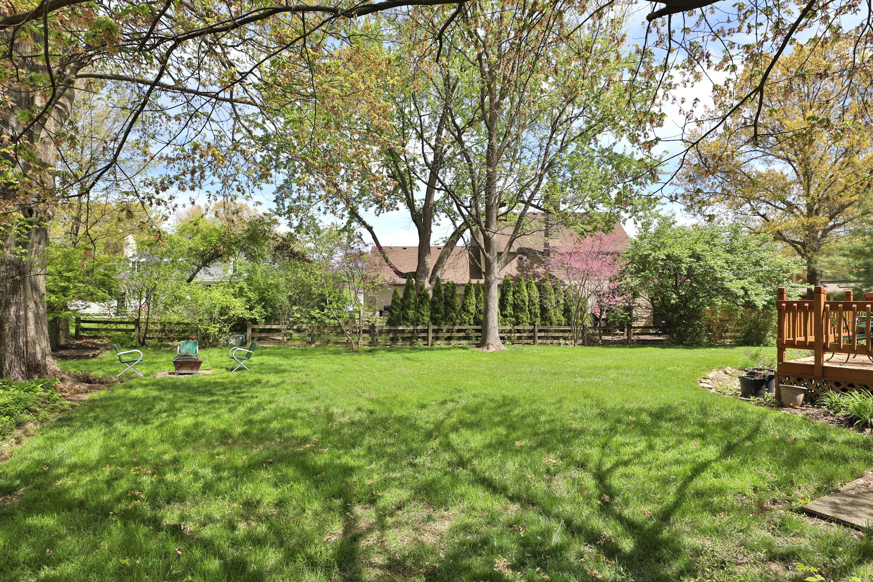 1121 Circle On The Green
