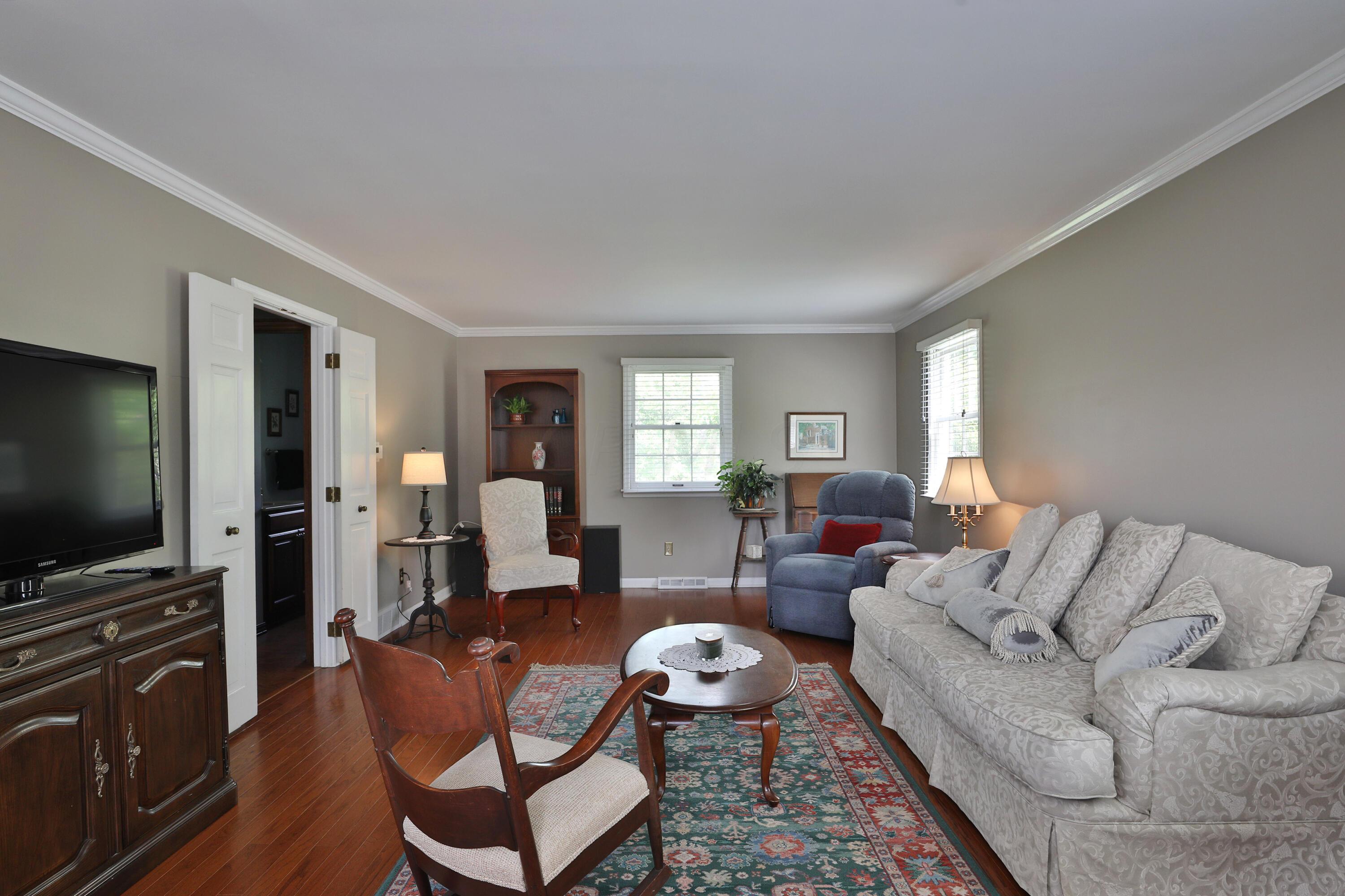 1121 Circle On The Green