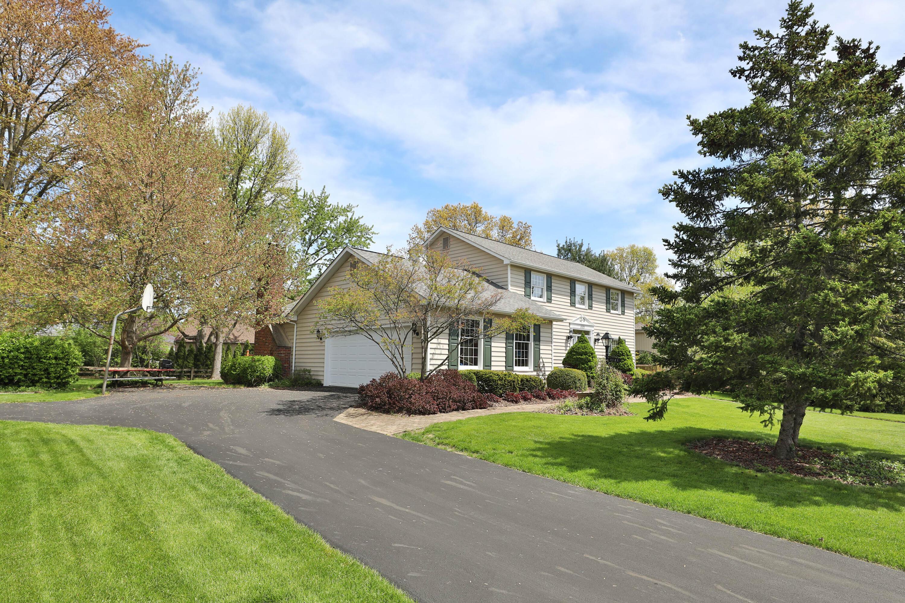 1121 Circle On The Green