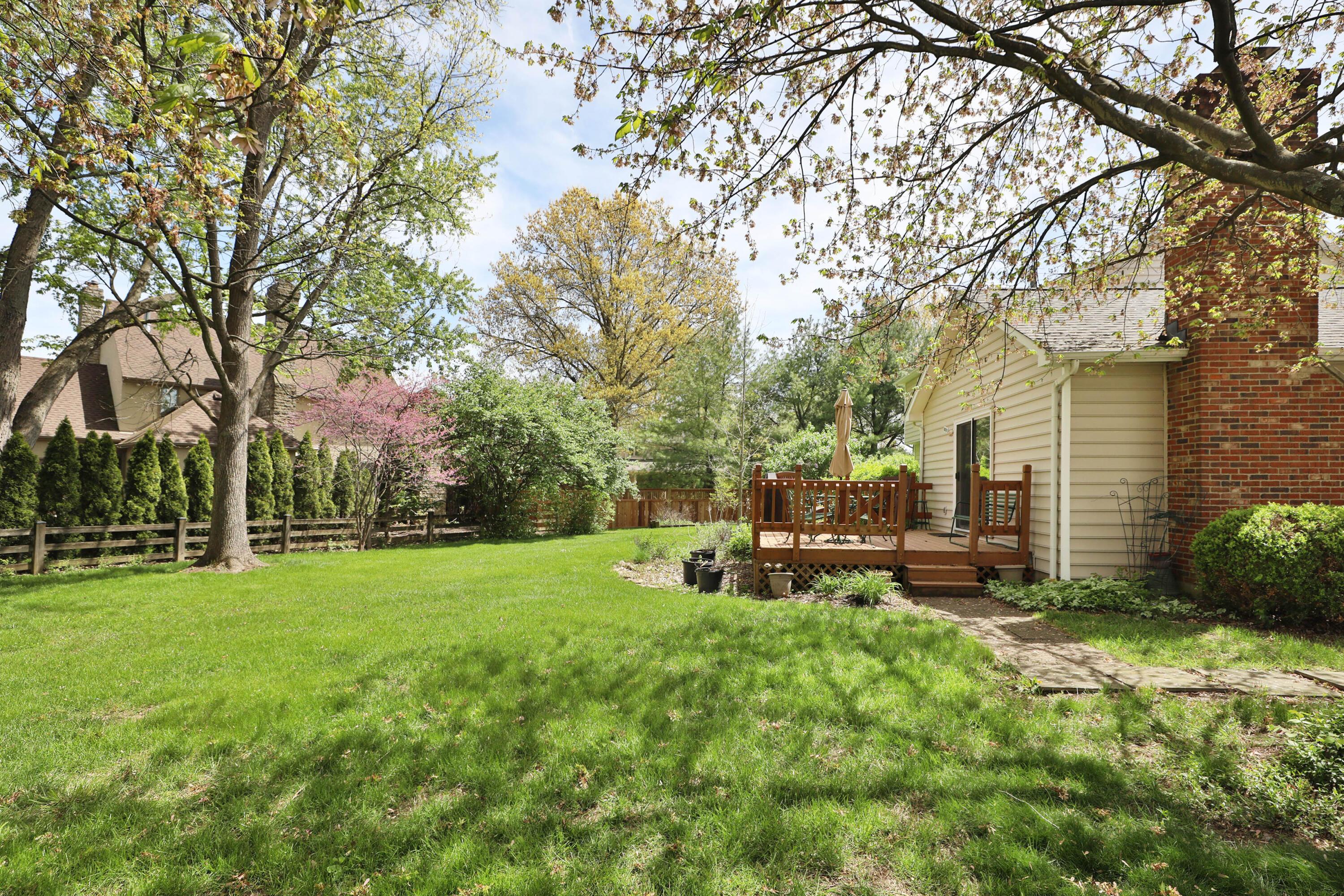 1121 Circle On The Green