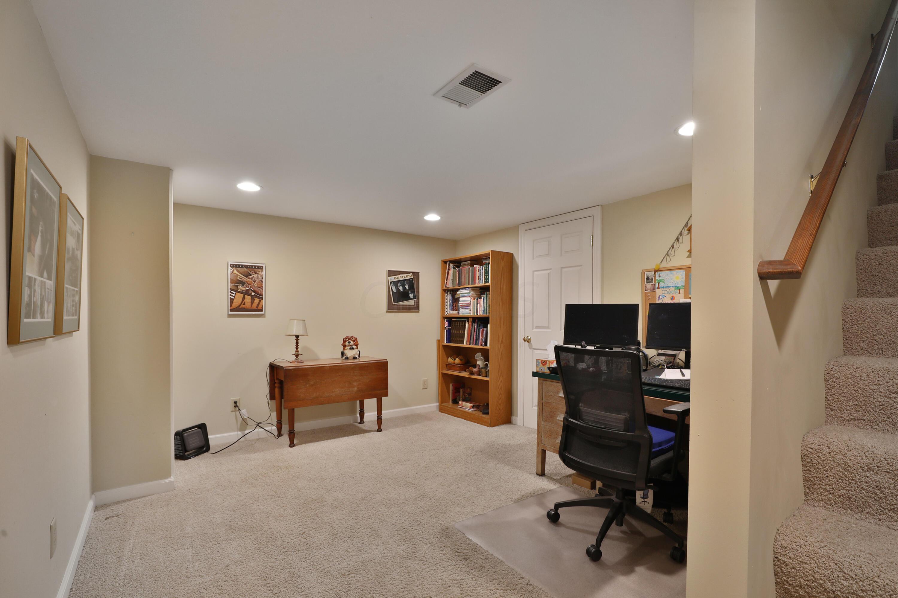 1121 Circle On The Green