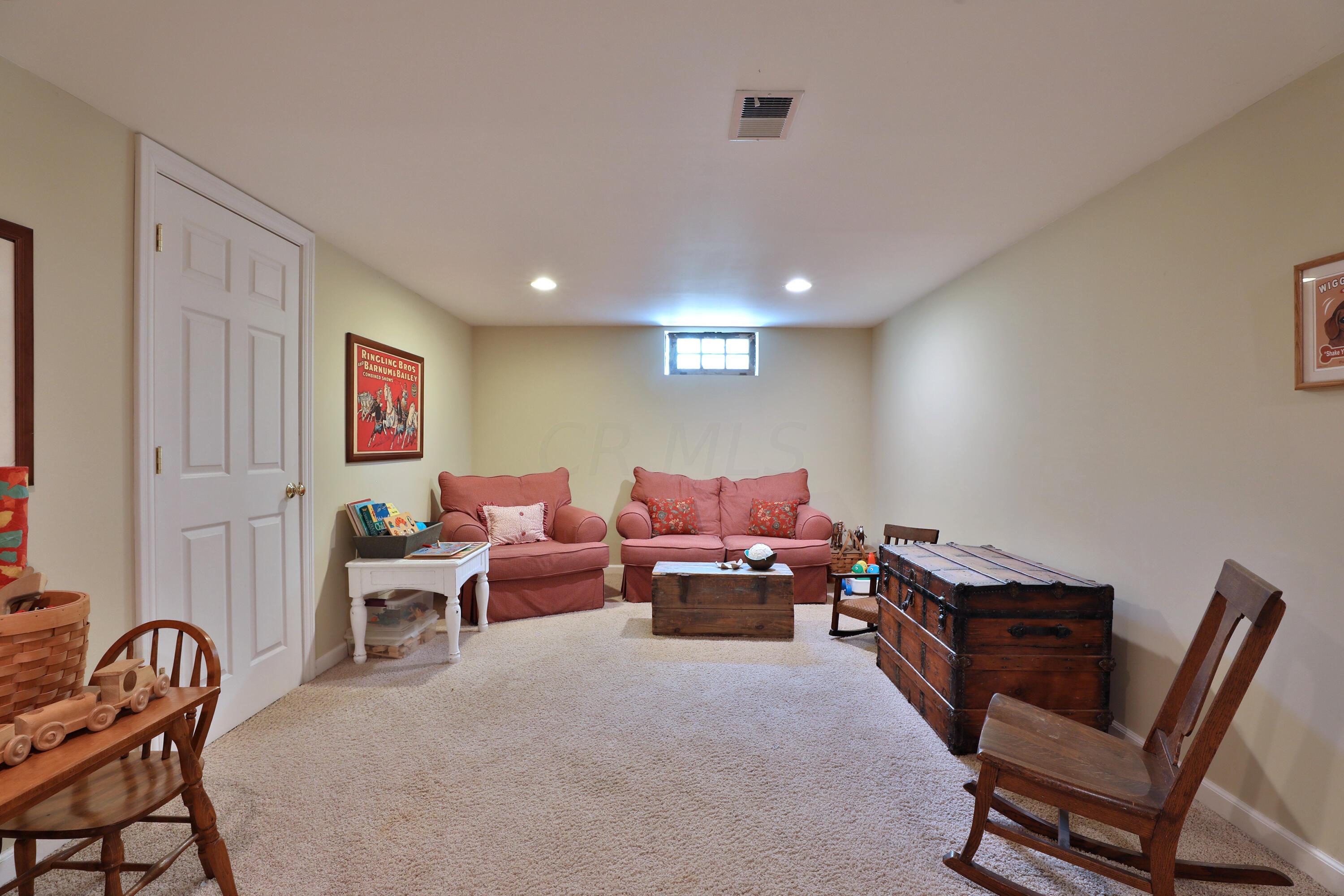 1121 Circle On The Green