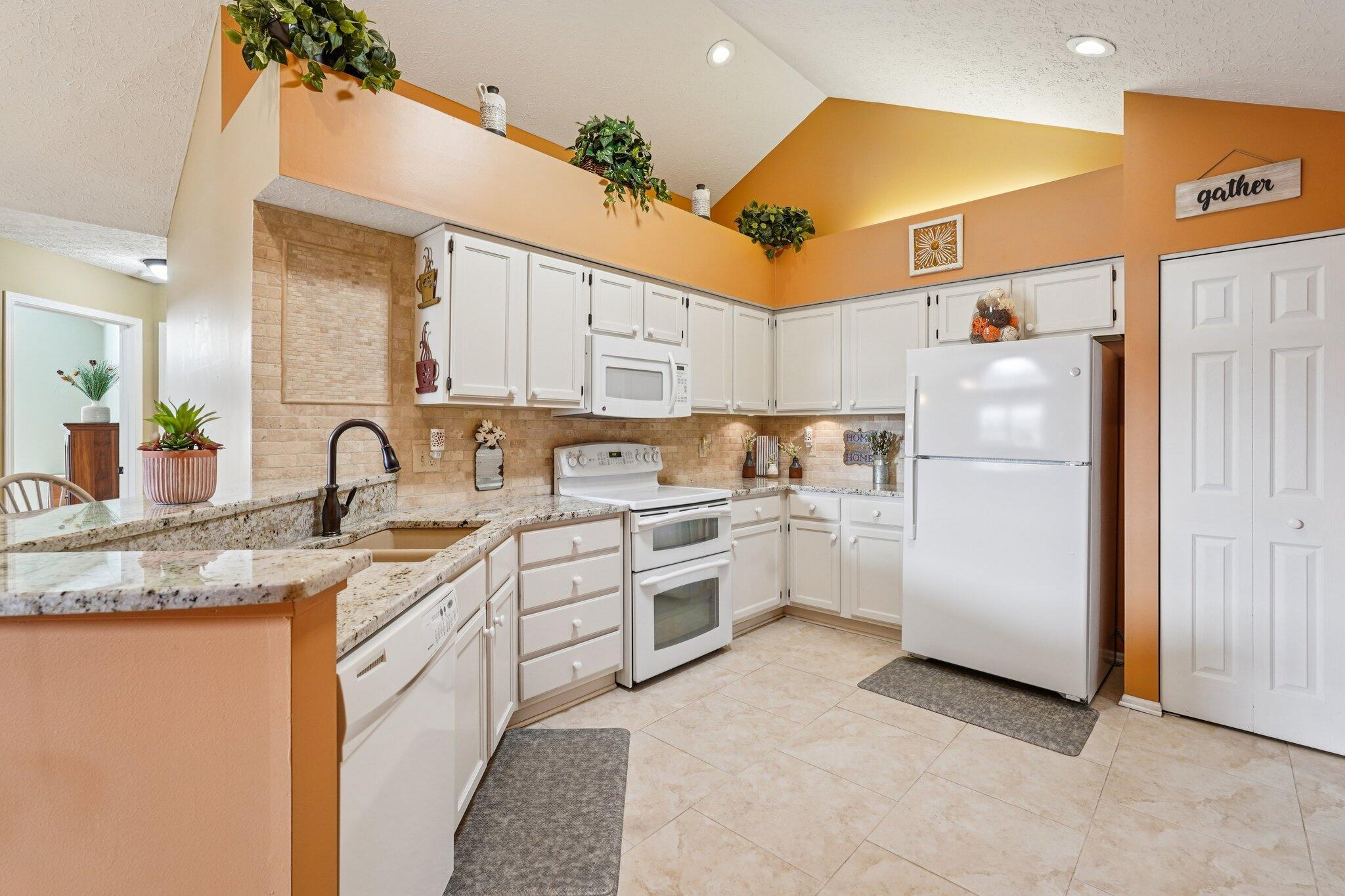 6370 Pinehurst Pointe