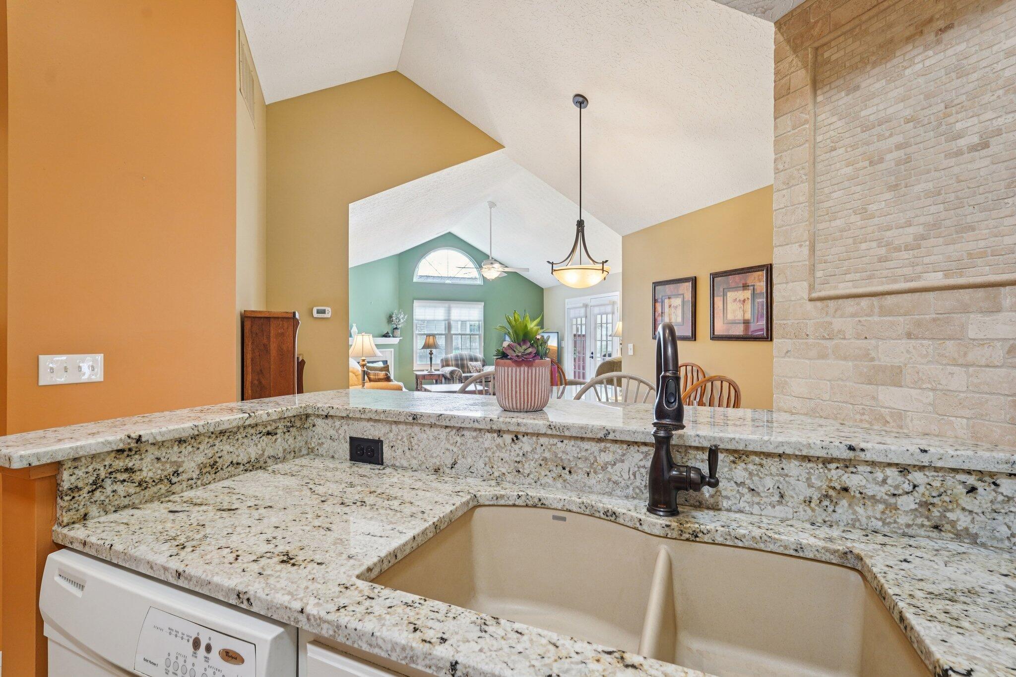 6370 Pinehurst Pointe