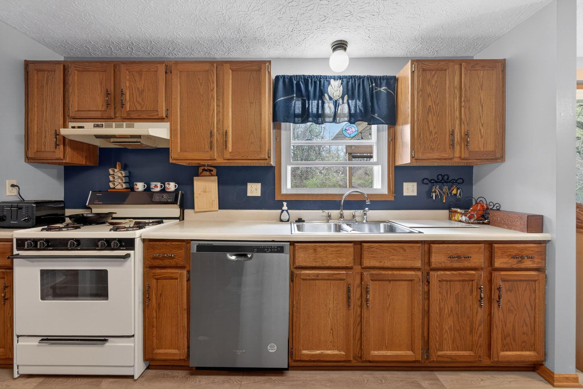 8433 Bridletree Way