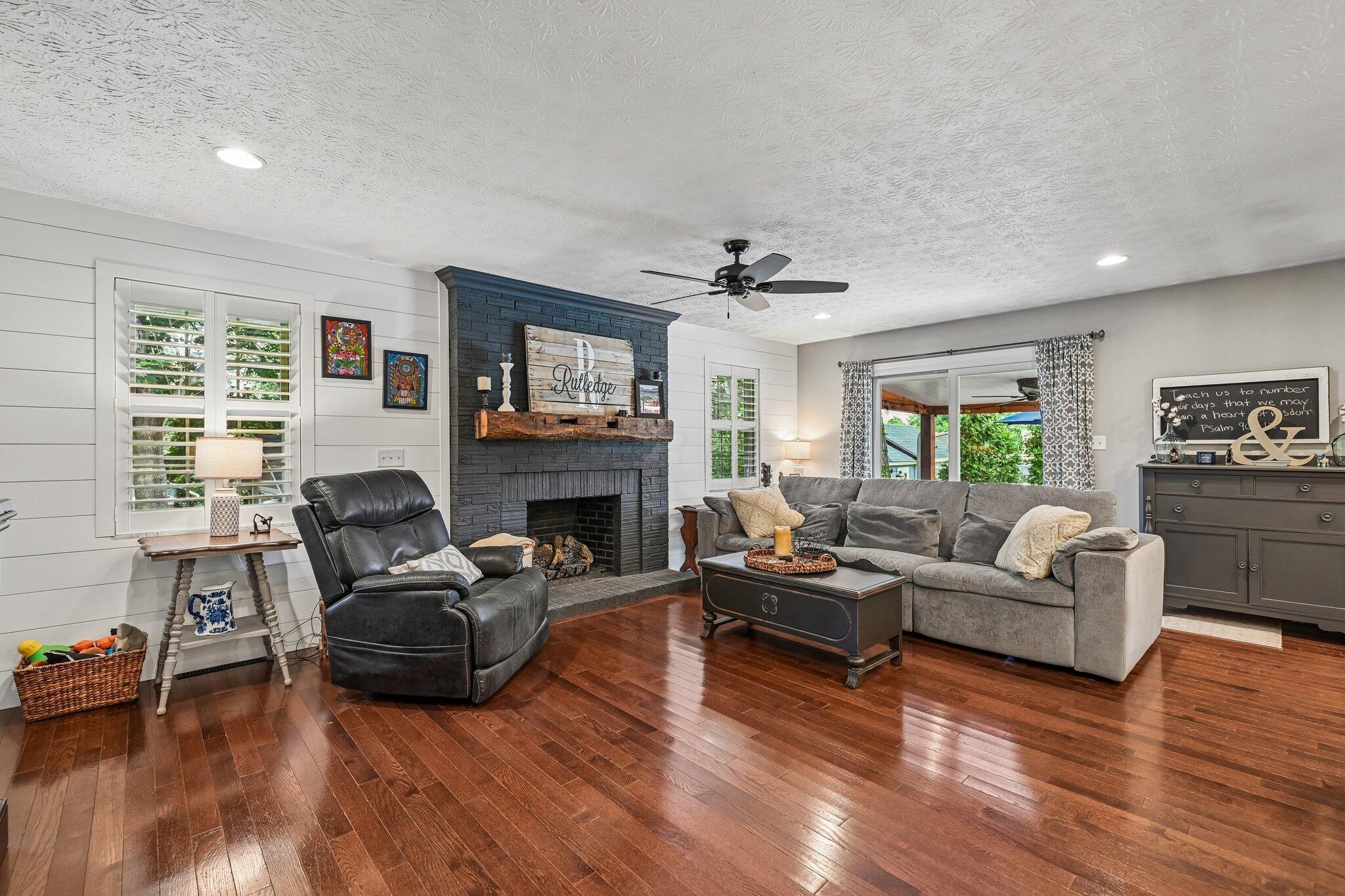 857 Lookout Point Drive