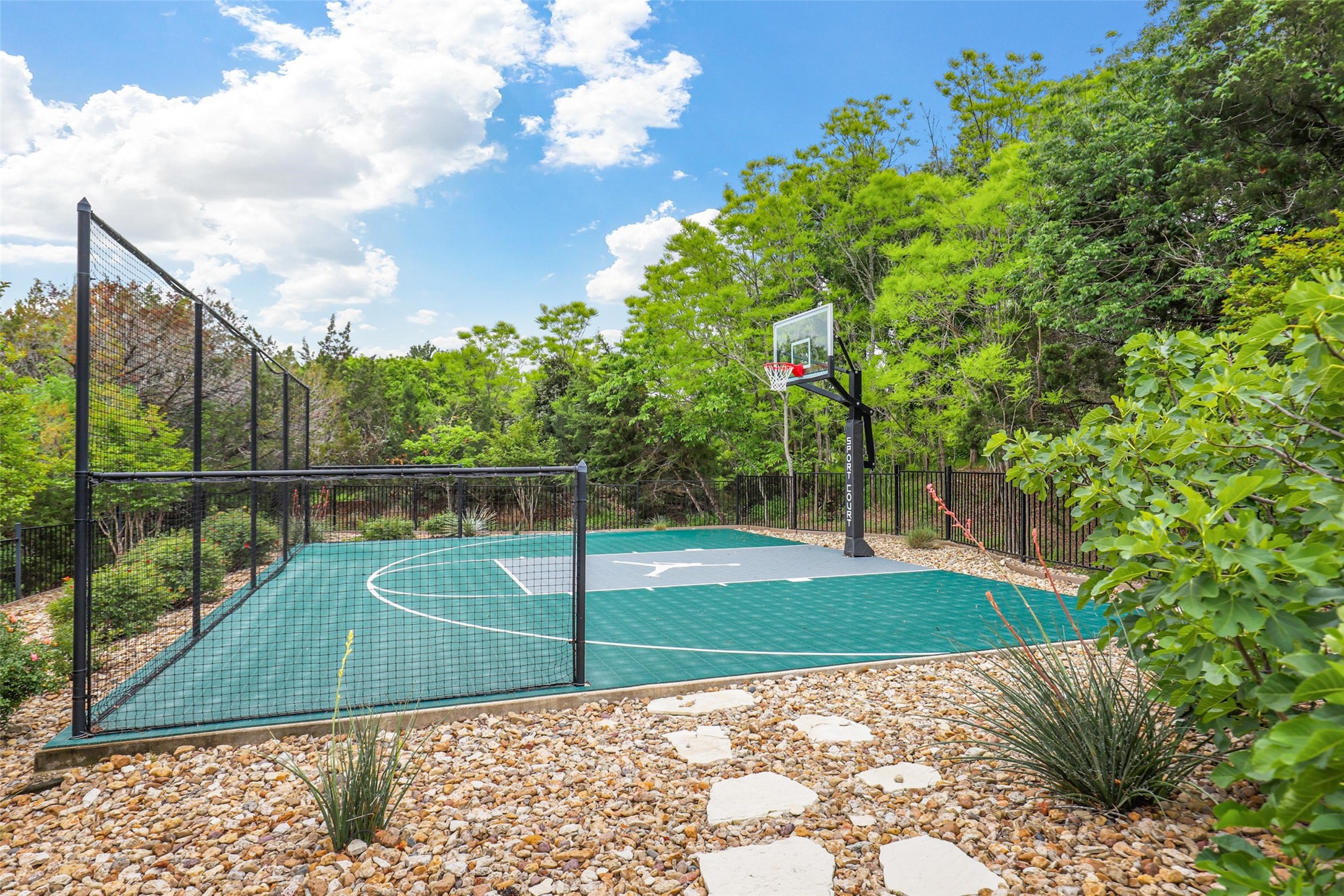 1634 Rockview Drive
