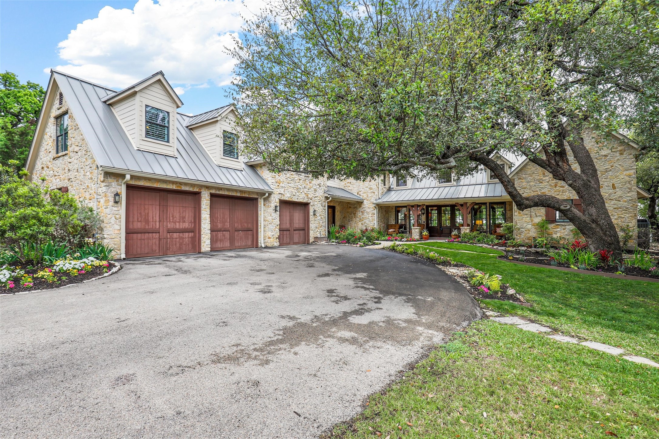 1634 Rockview Drive