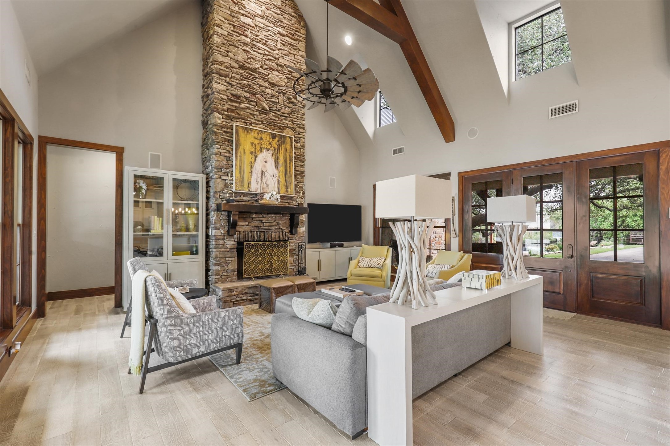 1634 Rockview Drive