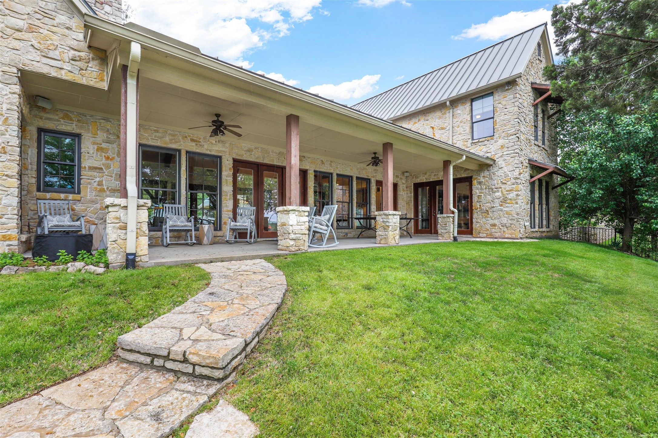 1634 Rockview Drive