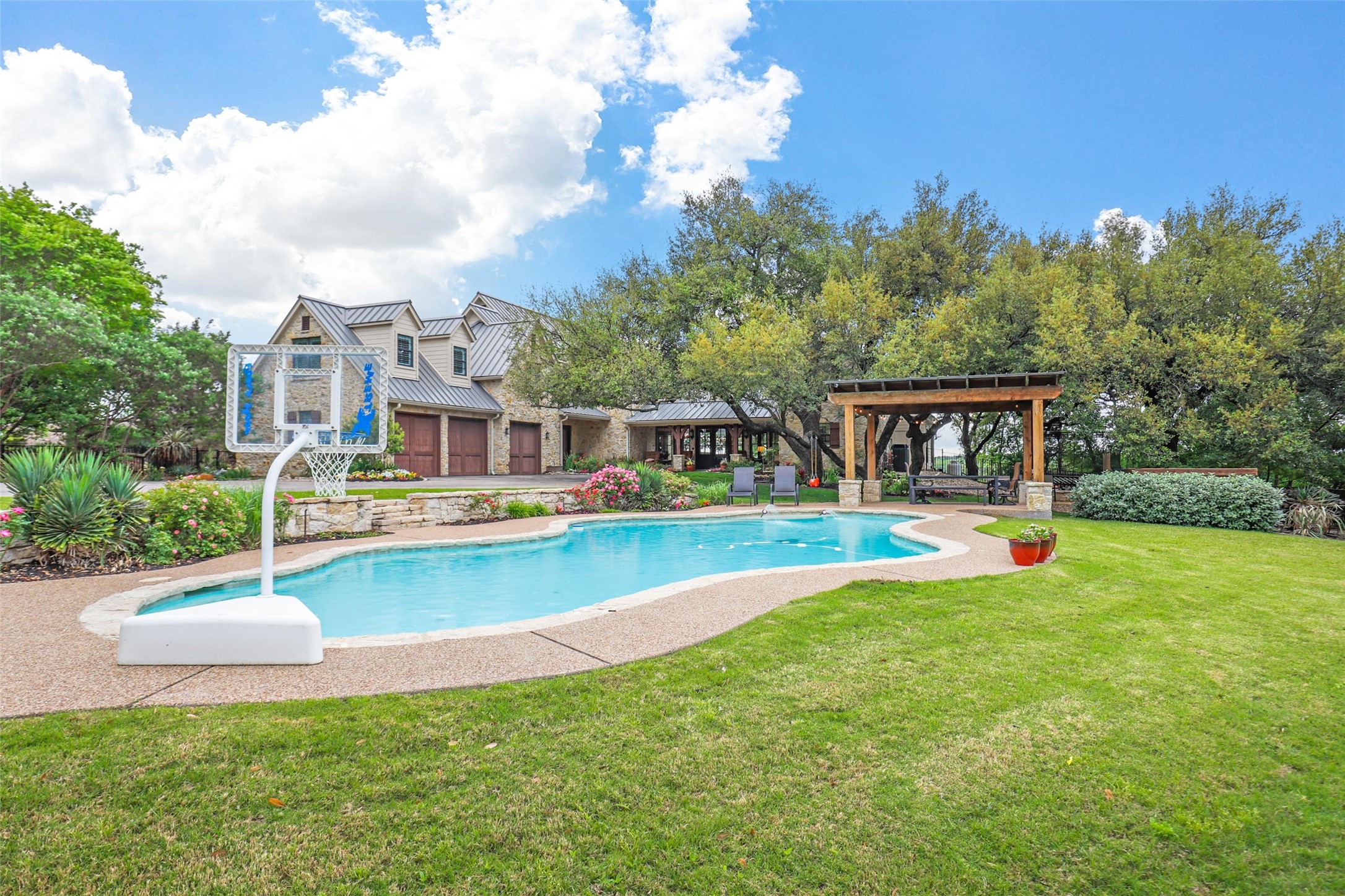 1634 Rockview Drive