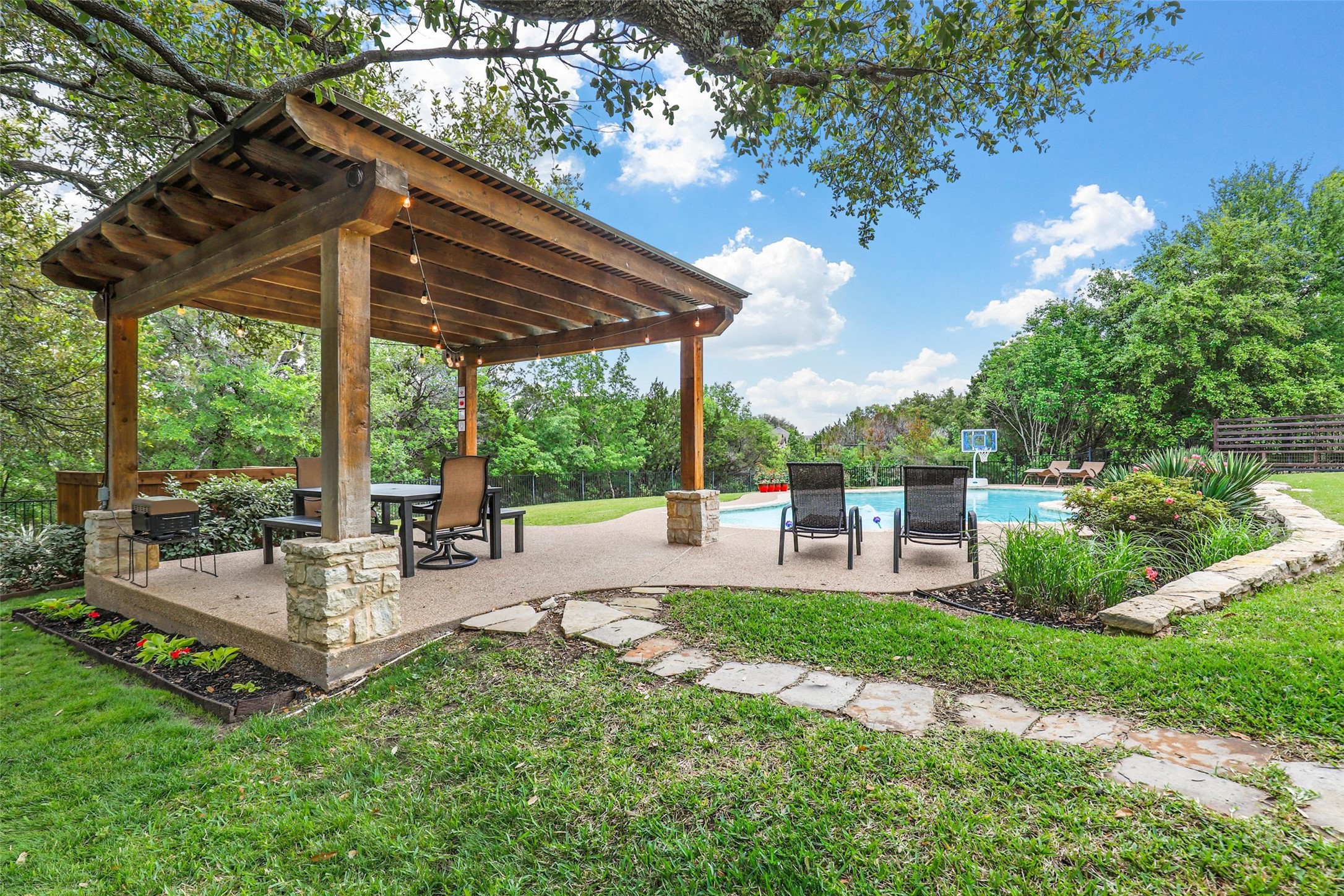 1634 Rockview Drive