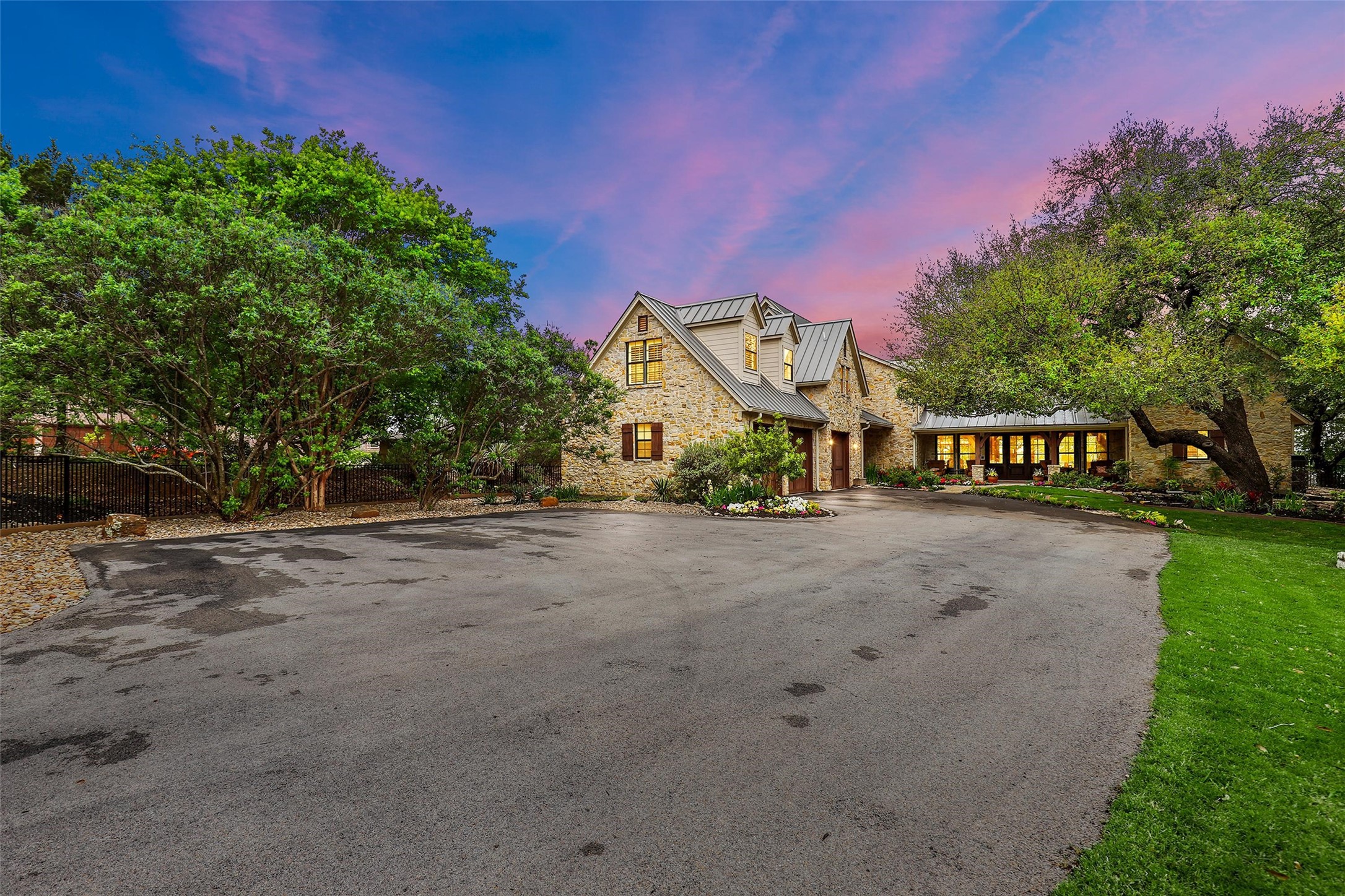 1634 Rockview Drive