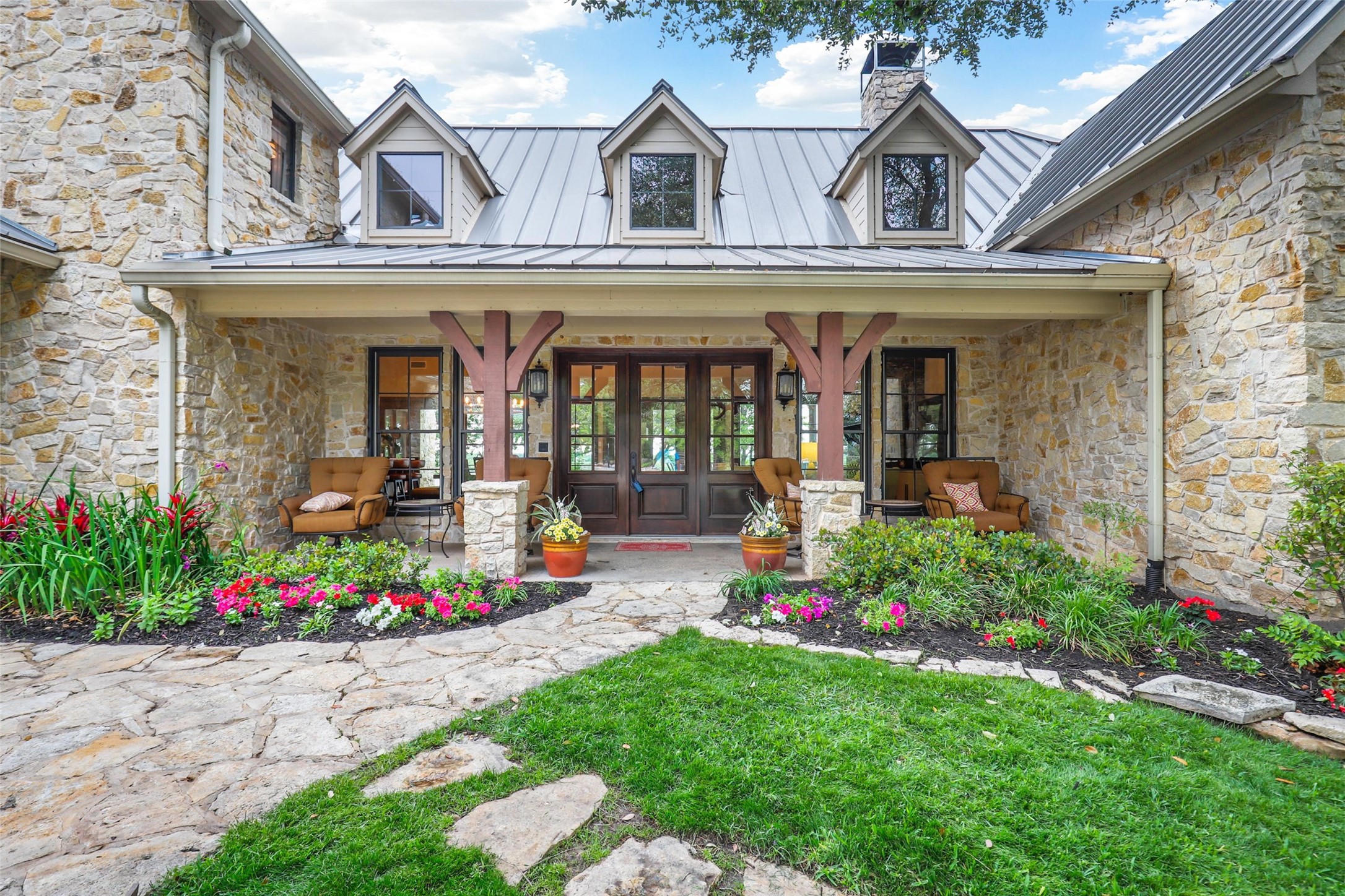 1634 Rockview Drive