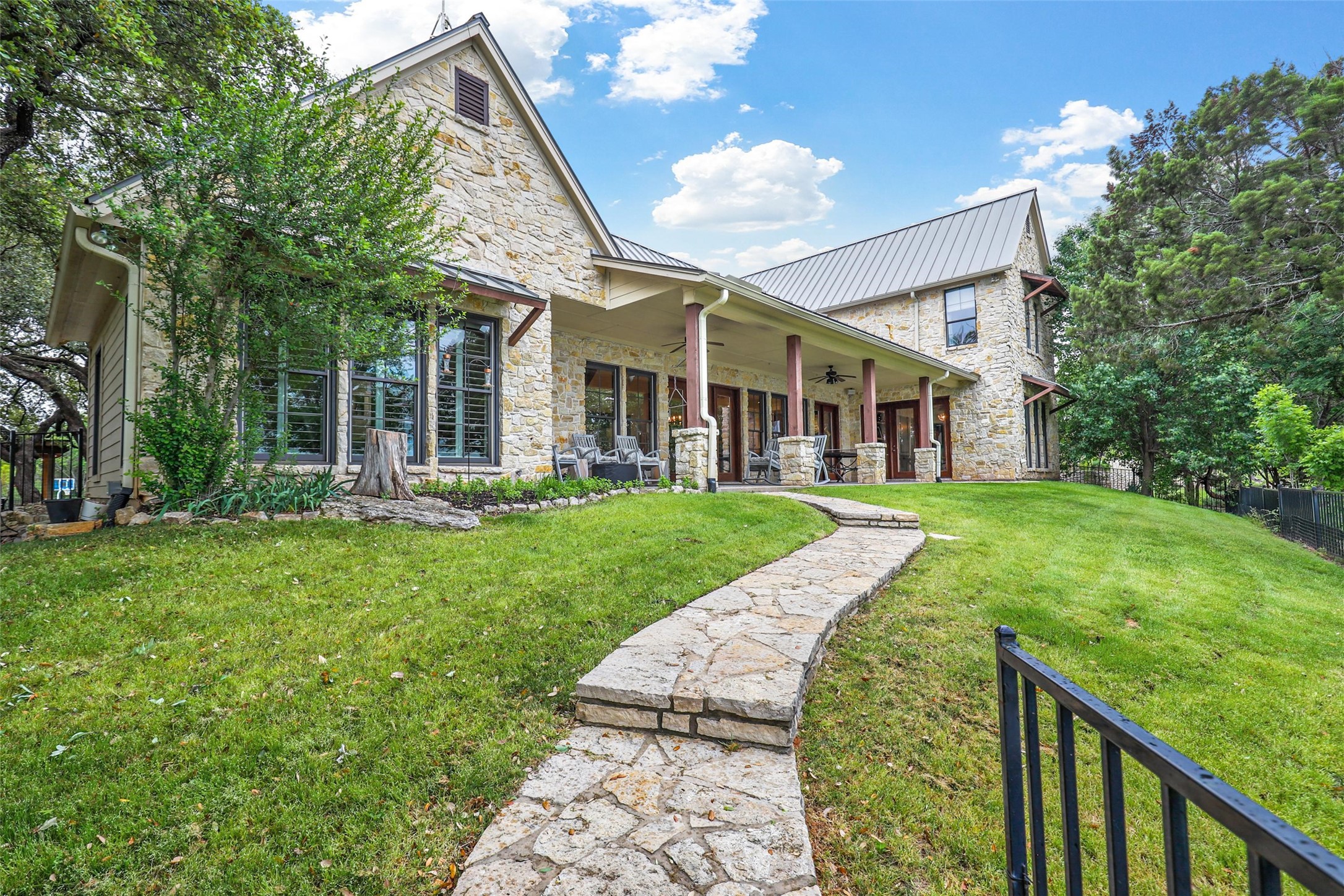 1634 Rockview Drive
