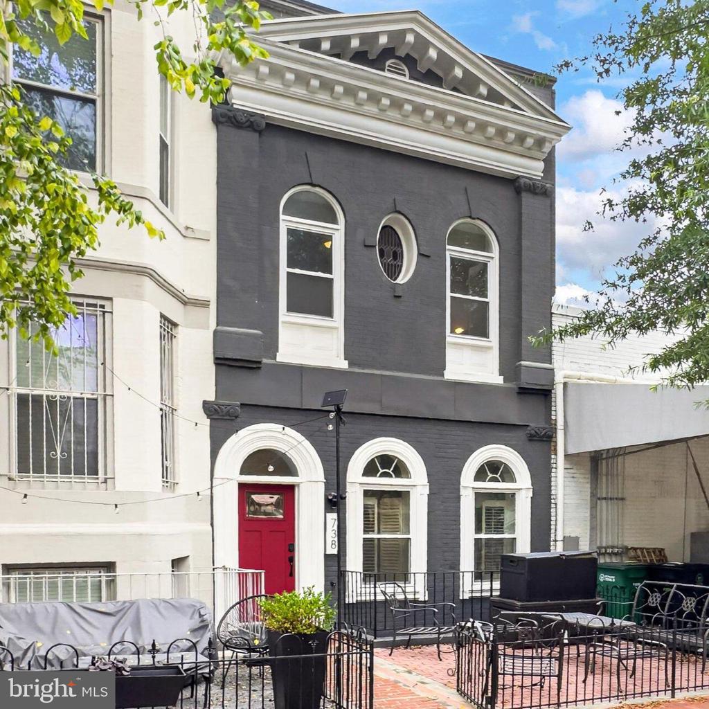 738 11TH STREET NE Unit: 1