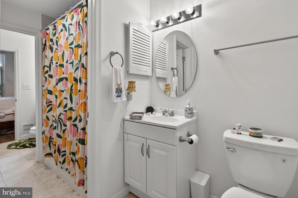 738 11TH STREET NE Unit: 1