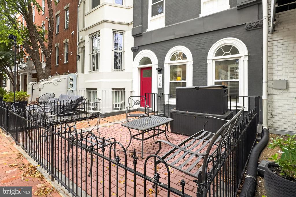 738 11TH STREET NE Unit: 1
