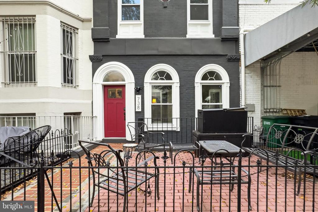 738 11TH STREET NE Unit: 1
