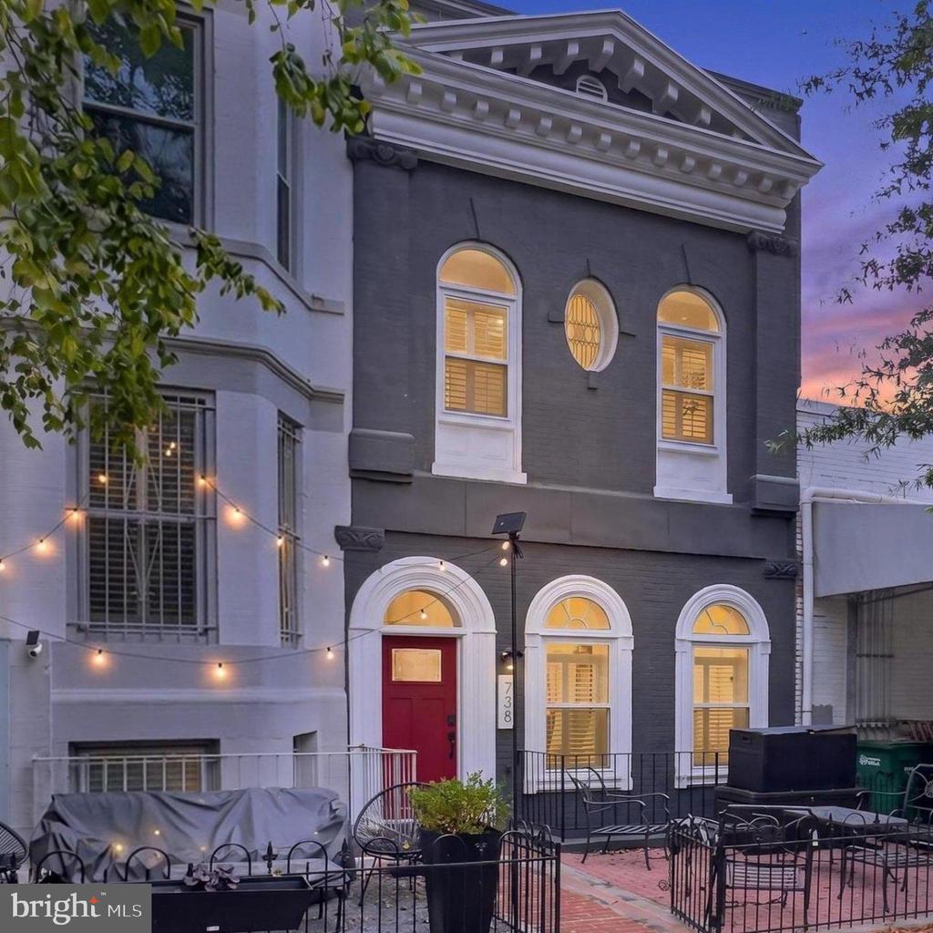 738 11TH STREET NE Unit: 1