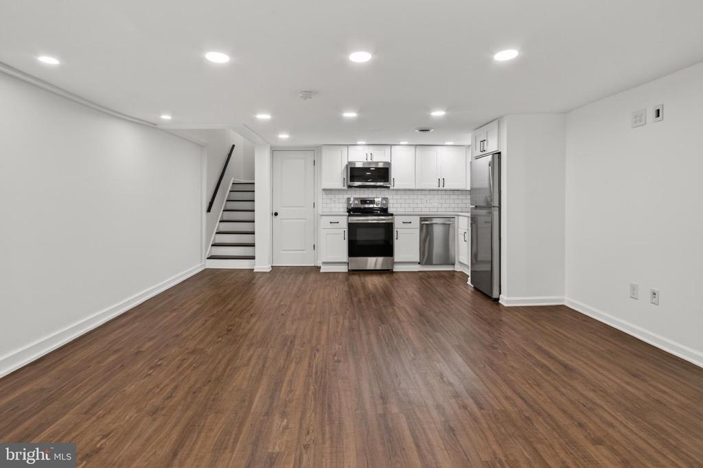 738 11TH STREET NE Unit: 3